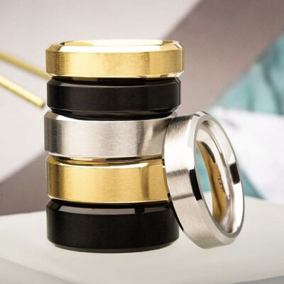 Buen precio Anillo de bodas moderno de acabado de satén masculino de cobalto cromo con borde abovedado en línea