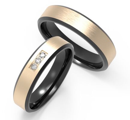 Un buon prezzo. Brillante coppia Anello in acciaio di Damasco K Oro resistente alla ruggine con tre diamanti in linea