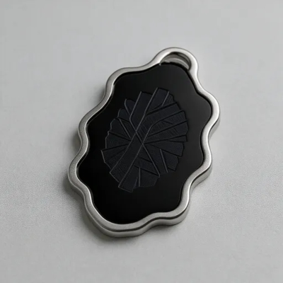 Giá tốt. Fashionable men's pendant,a collision of metal and black,with neat lines,highlighting a tough style,and a great choice for trendy accessories trực tuyến
