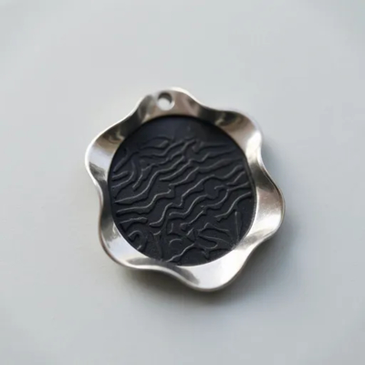 Goede prijs. Men's Retro style Engraved Pendant Necklace:A Touch of old world allure online